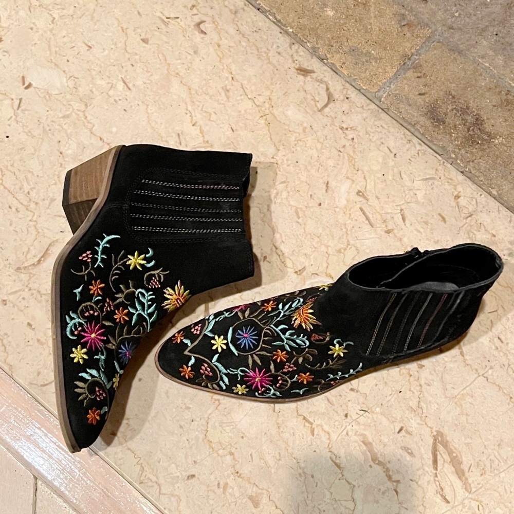 NWT Diba Petal Floral Embroidered Suede Booties - 6